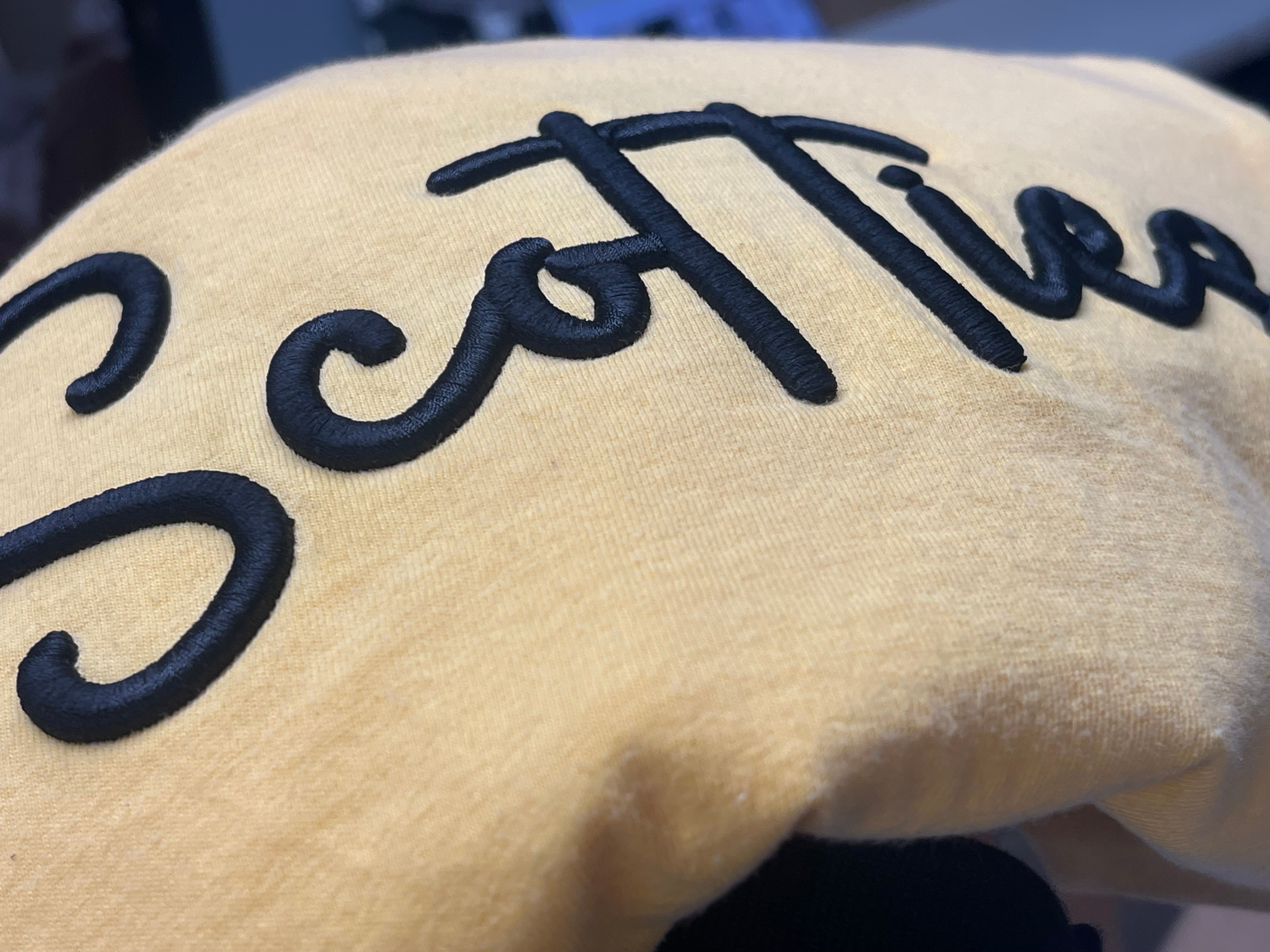 18000- *CUSTOMIZE ME* CUSTOM Puff Embroidered Script Unisex Sweatshirt