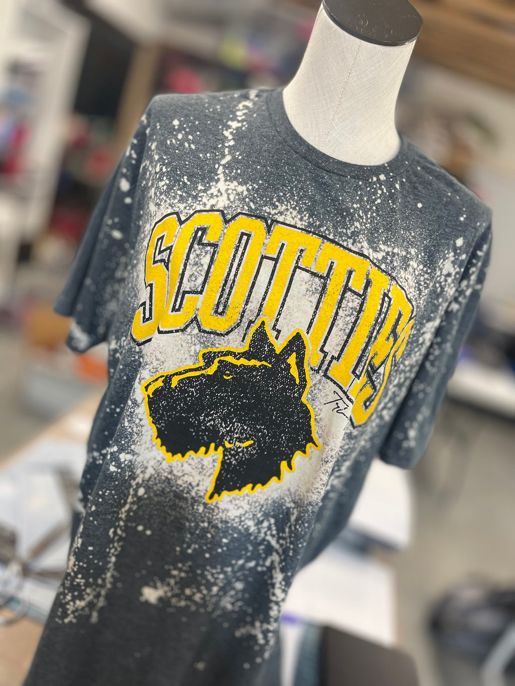 ADULT XL- BLEACHED SCOTTIES 90'S TEE- RTS